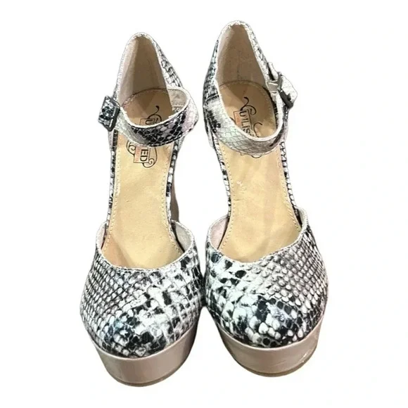 Unlisted Kenneth Cole Women's Full Circle Snake Skin Pattern Pumps Size 6.5 - Picture 3 of 10